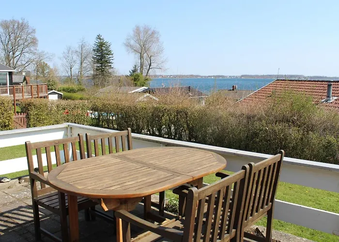 Tekla - 70m To The Fjord By Interhome Gråsten